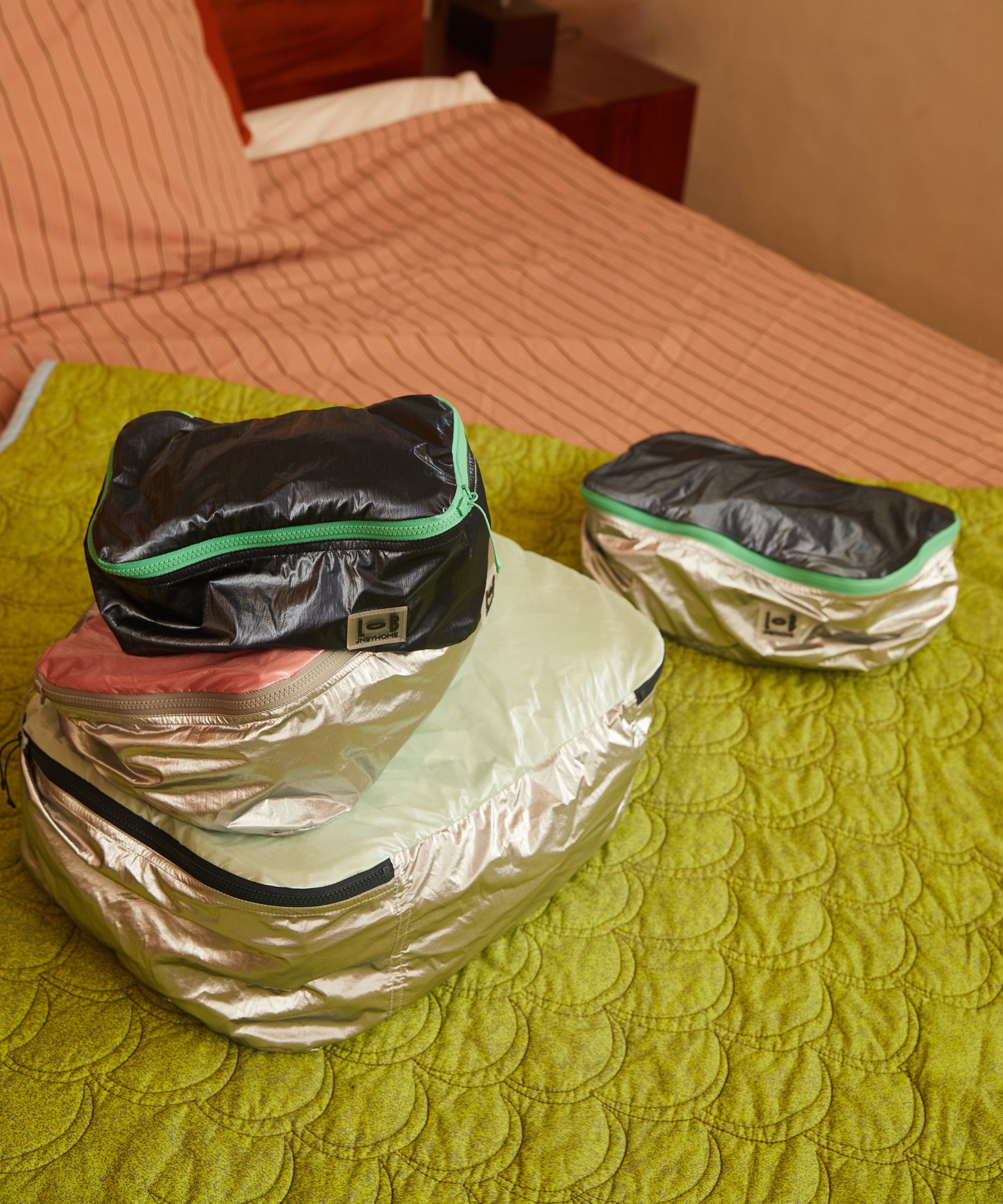 HOME Shiny Compact Travel Pouch M