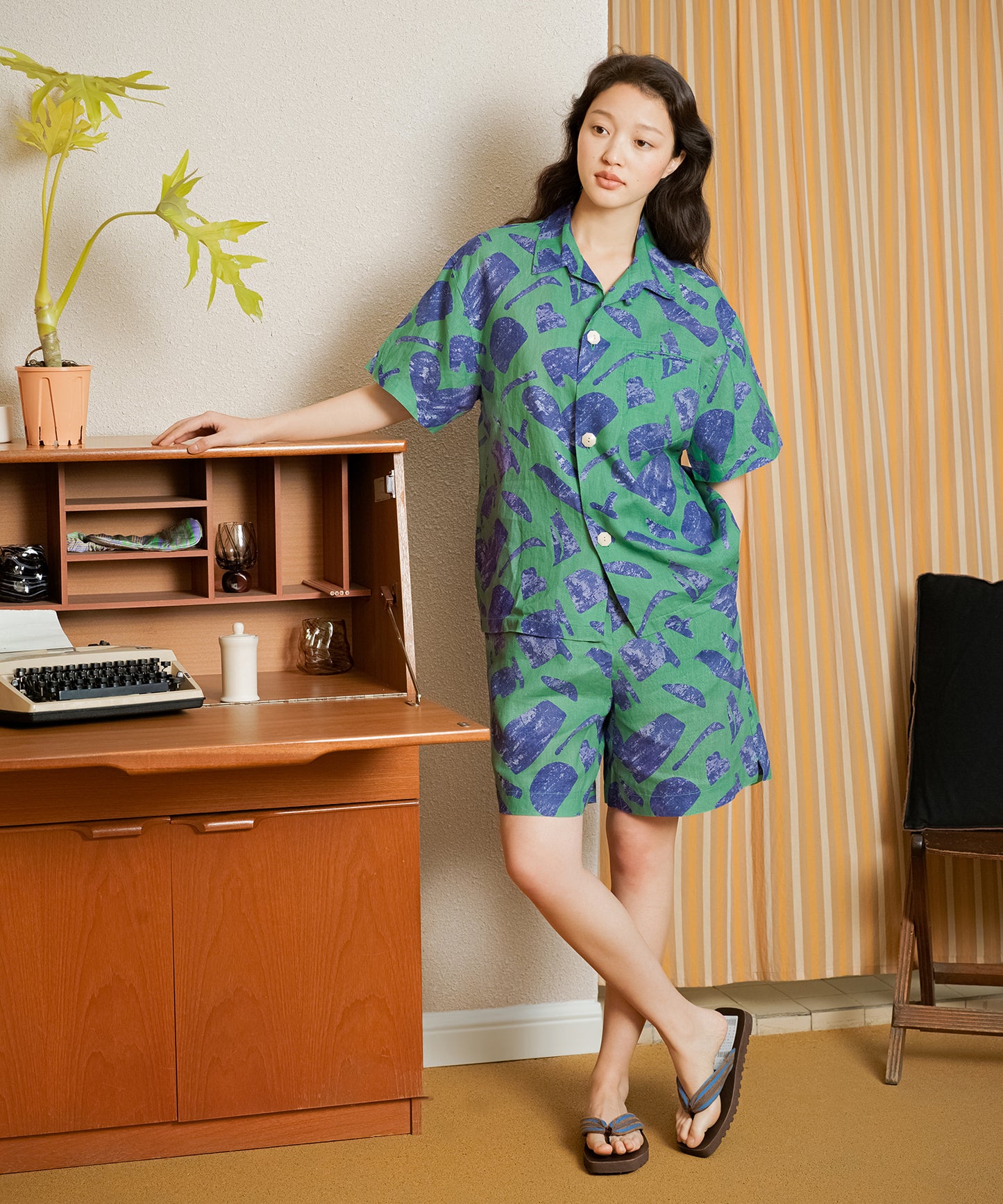 HOME Genderless Loose-fit Linen Pajama Shorts