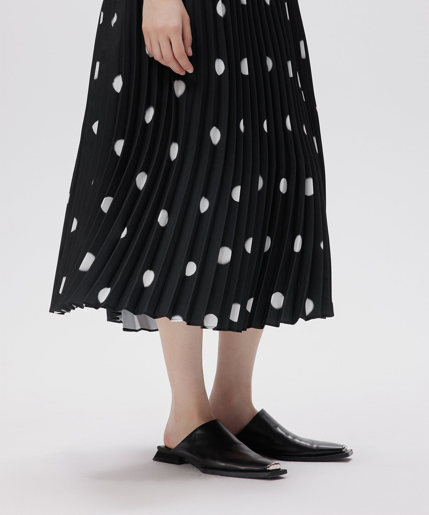 Polka-dot Wavy-pleated Polyester Skirt