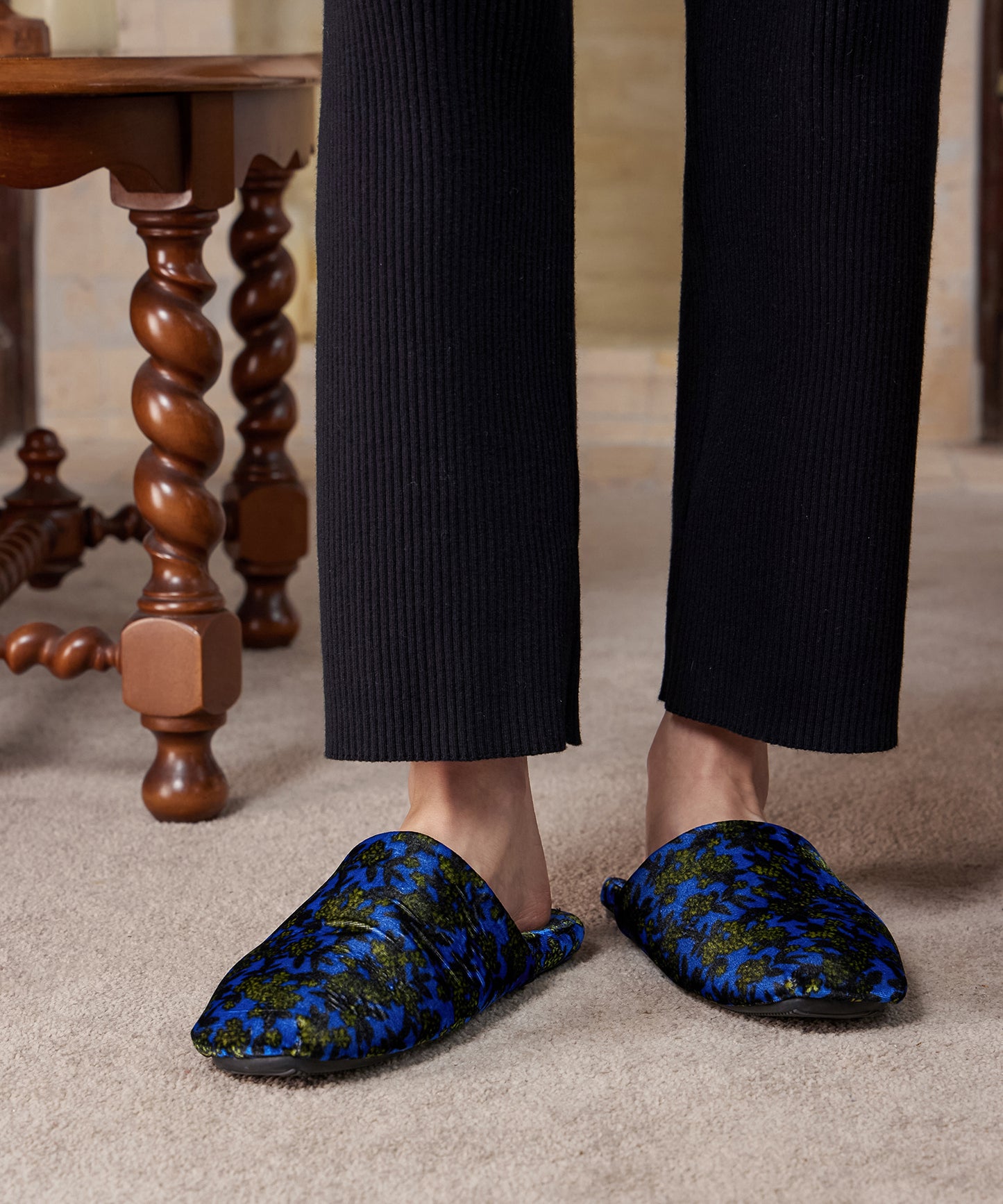 HOME Floral-pattern Velvet Square-toe Slippers