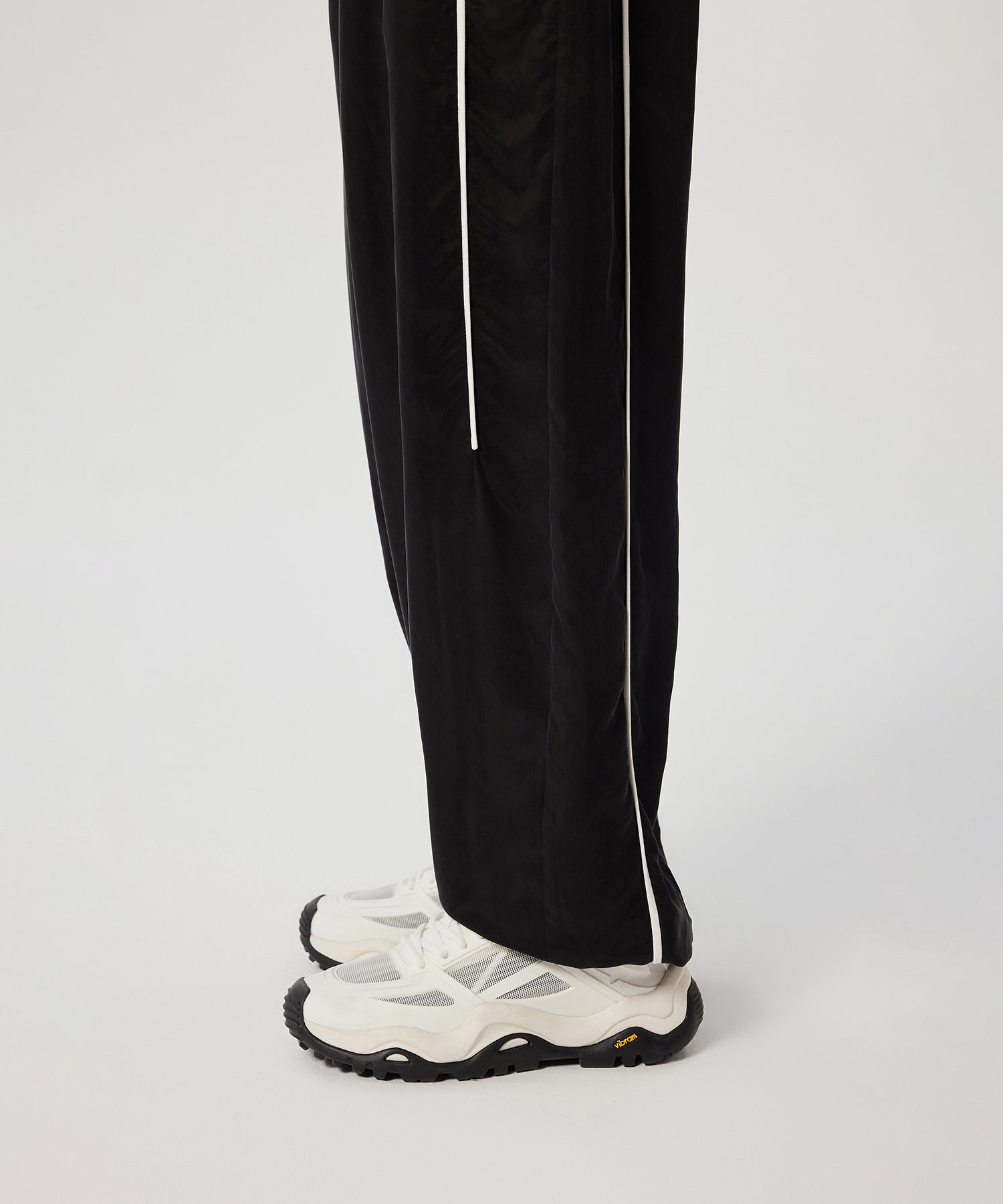 パンツ jent louis Side Line Tucked Pants jent louis Side Line Tucked Pants ブラック M - メルカリ