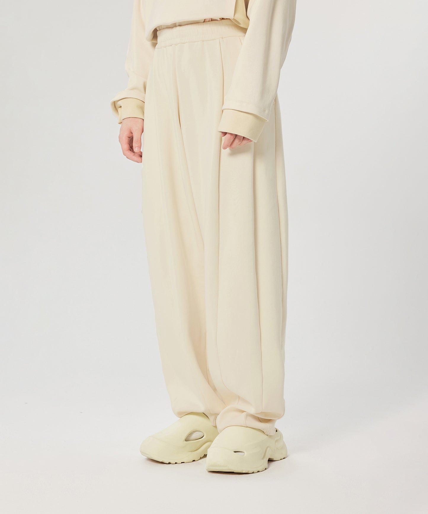 [CROQUIS]
Relaxed Straight-leg Trousers