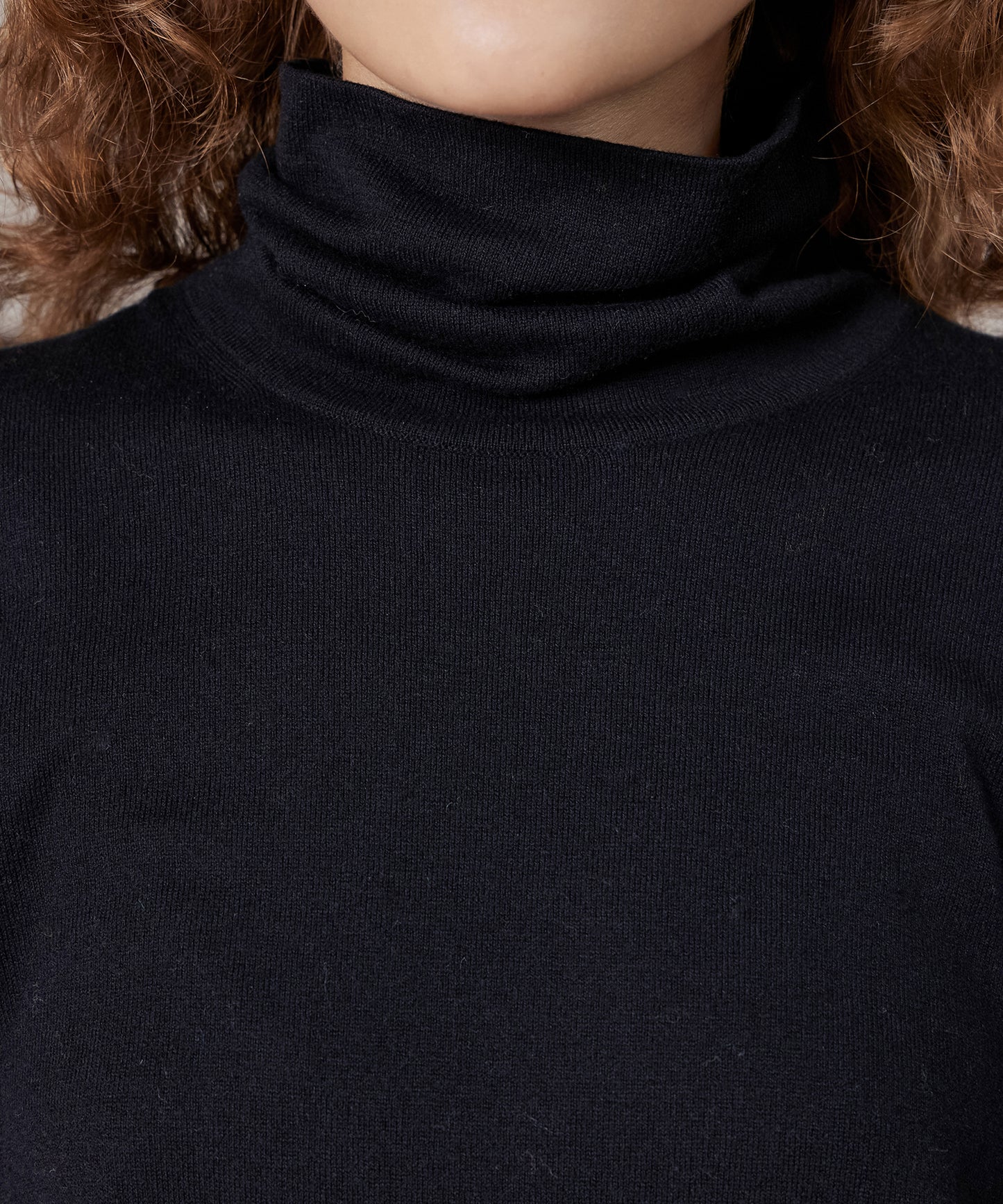 HOME Lightweight High-neck Sweater