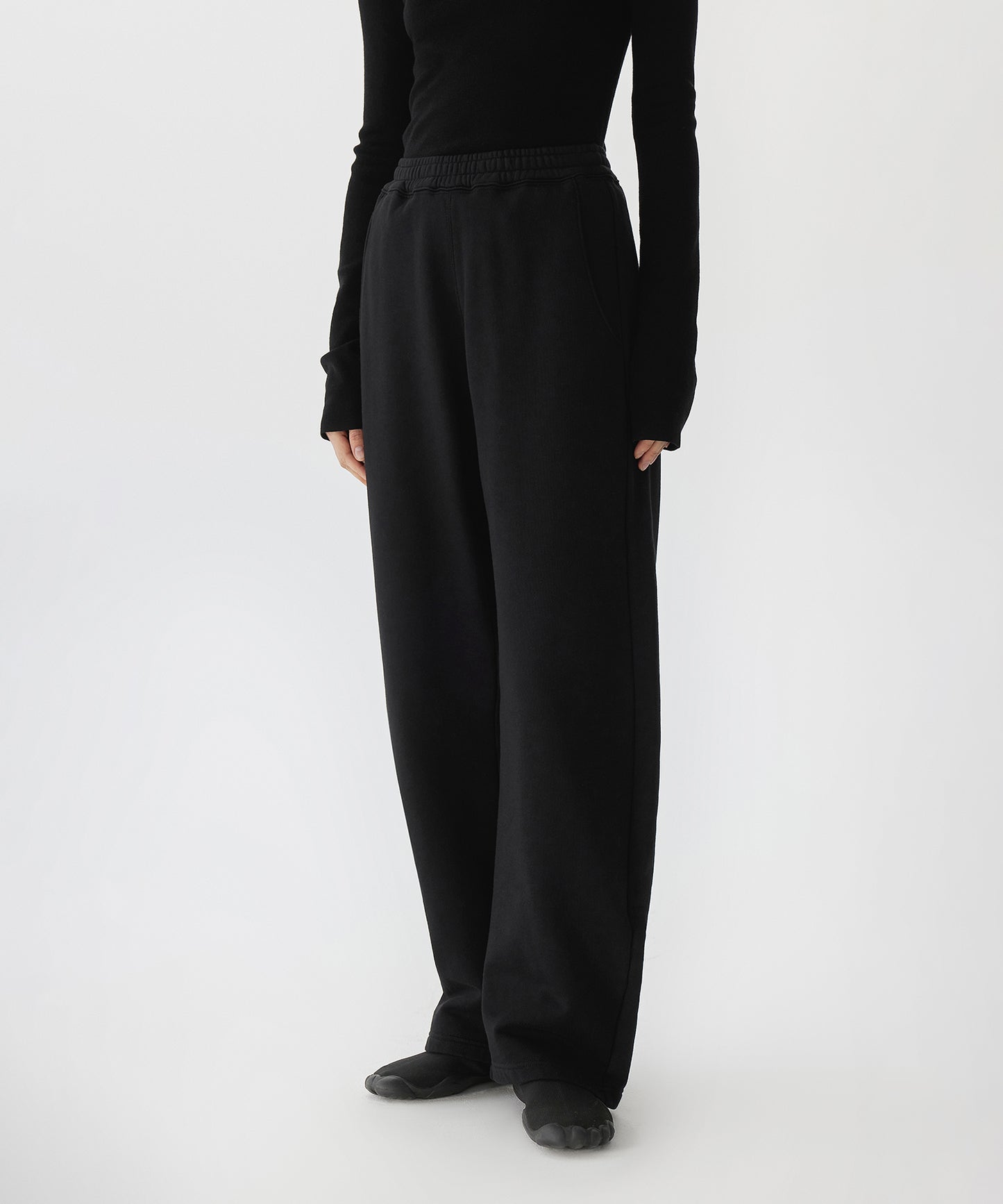 Relaxed Banana Silhouette Sweatpants