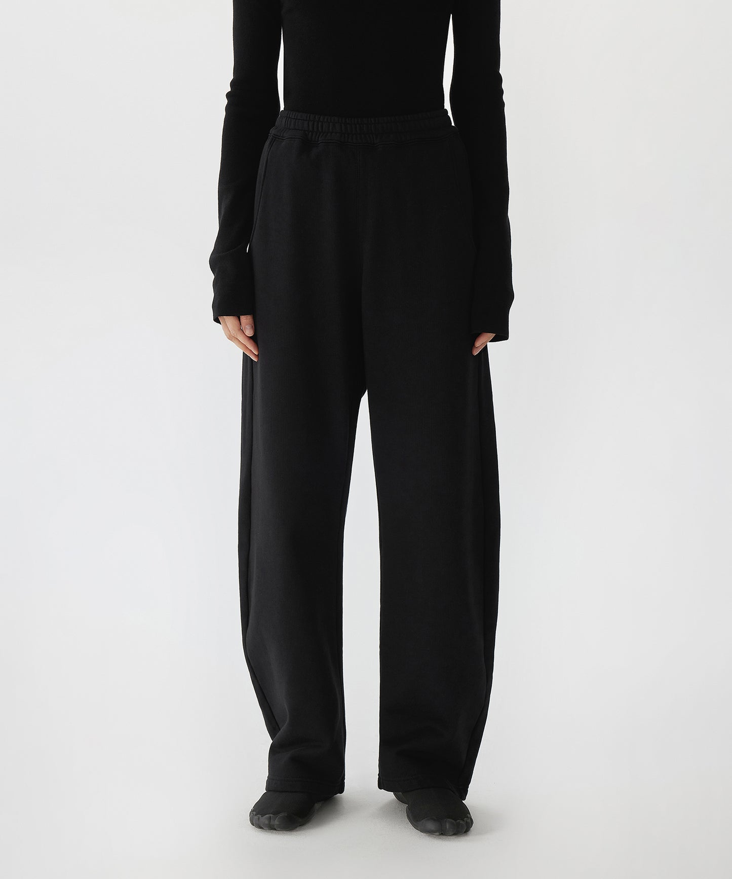 Relaxed Banana Silhouette Sweatpants