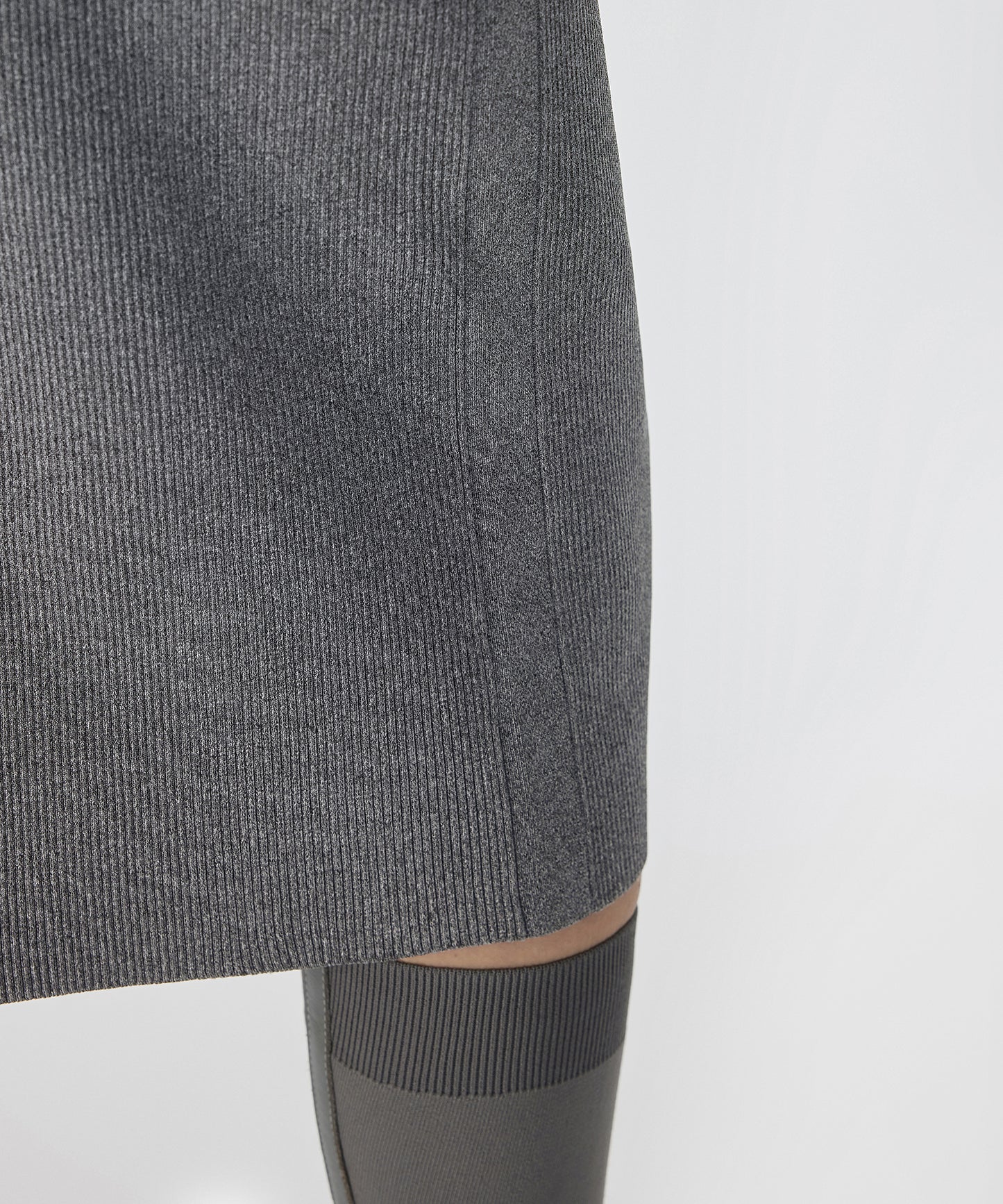 Elegant Ribbed Knit Pencil Skirt