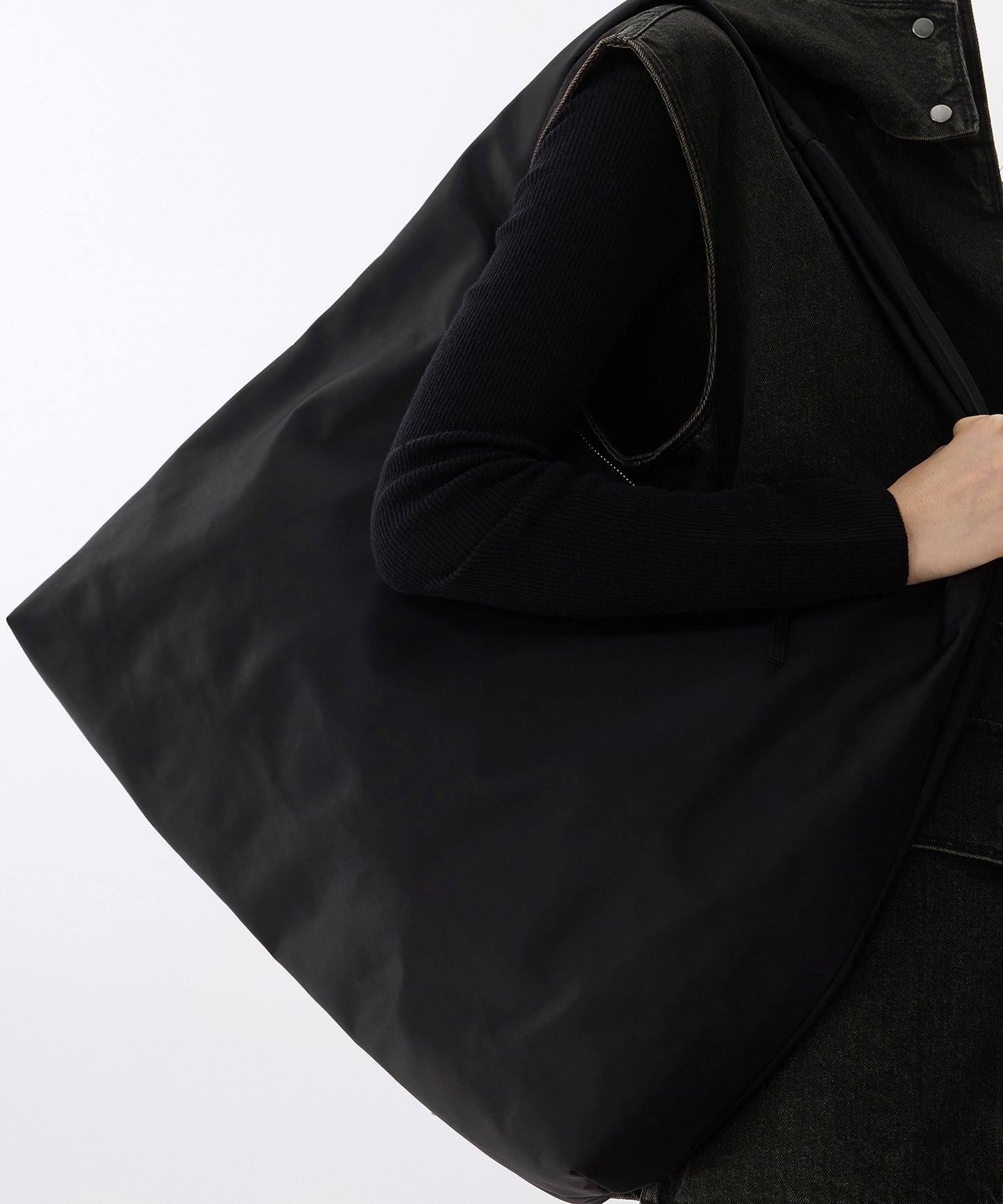 Essential Zip Shoulder Bag