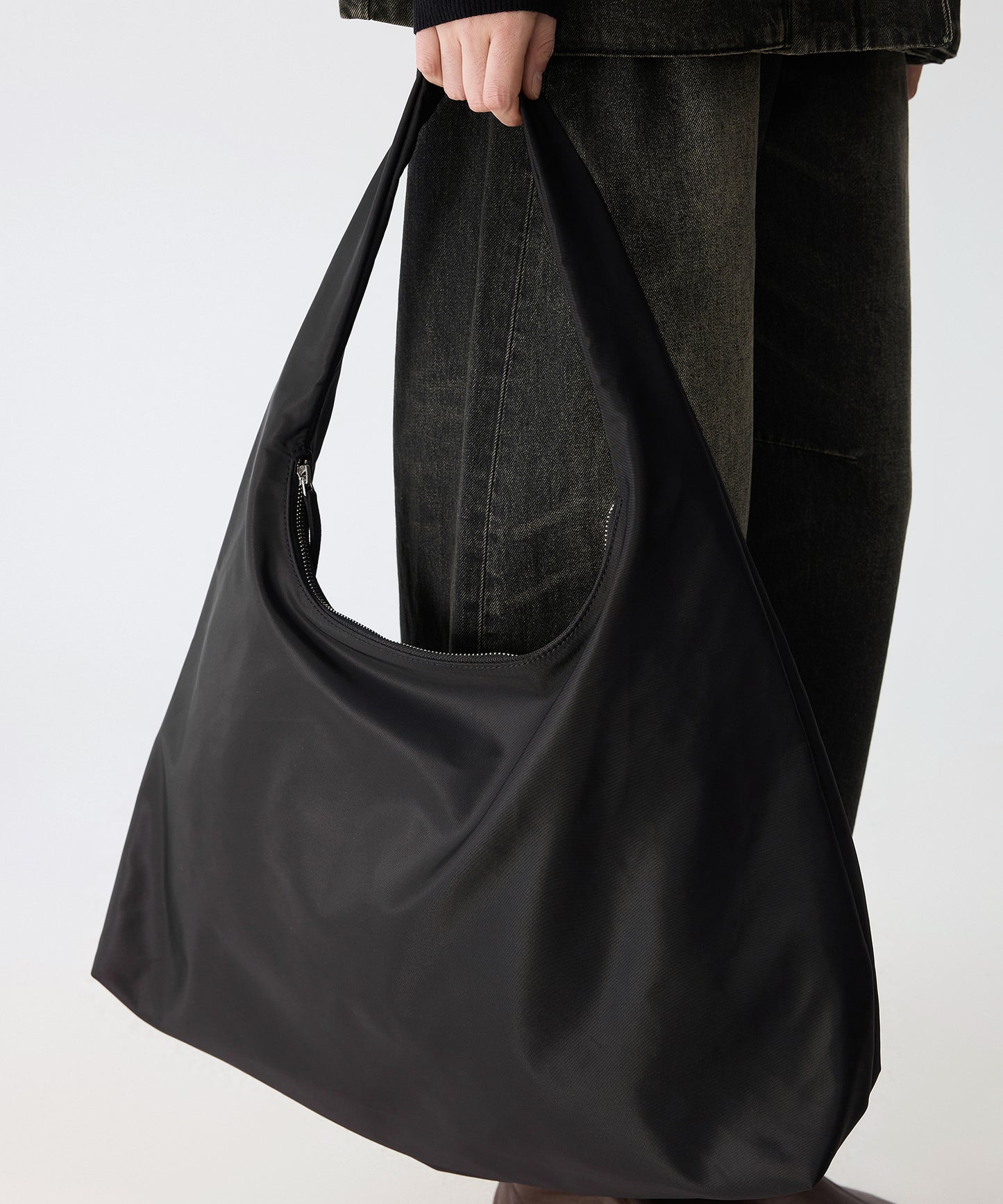 Essential Zip Shoulder Bag