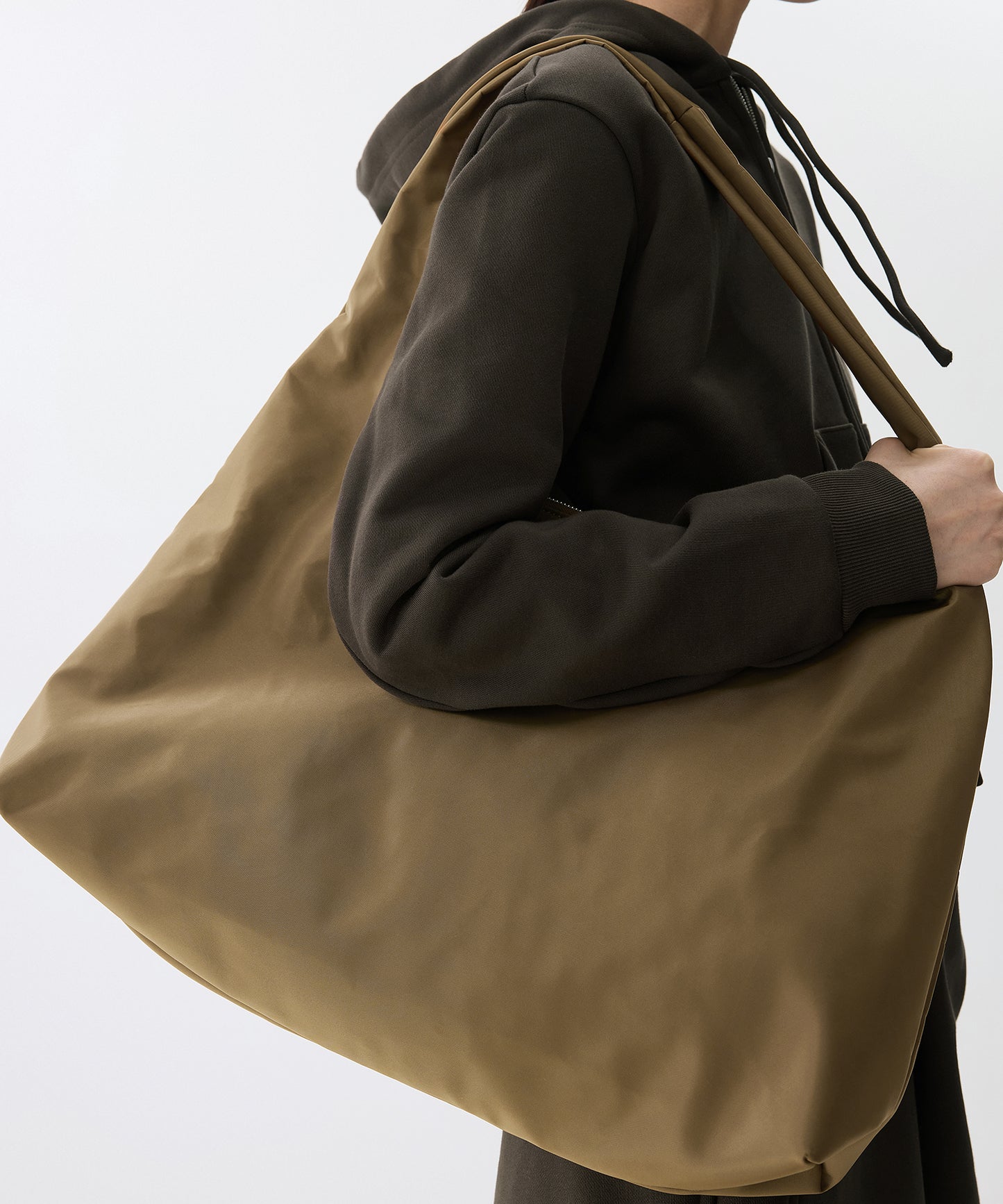 Essential Zip Shoulder Bag