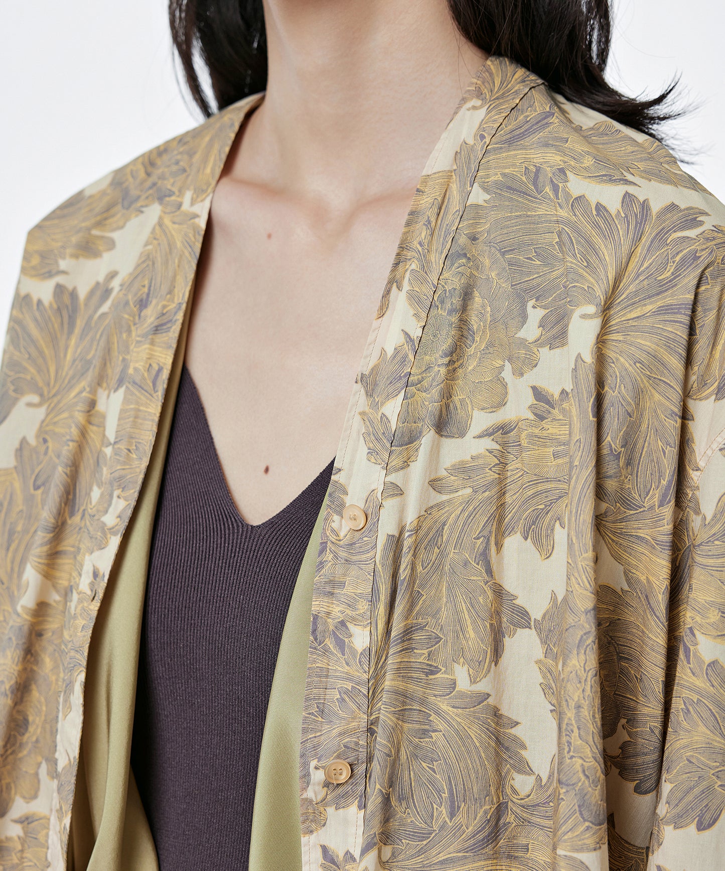 Floral-printed V-neck Shirt