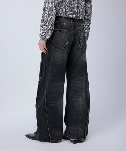 Stylized Curved-leg Jeans
