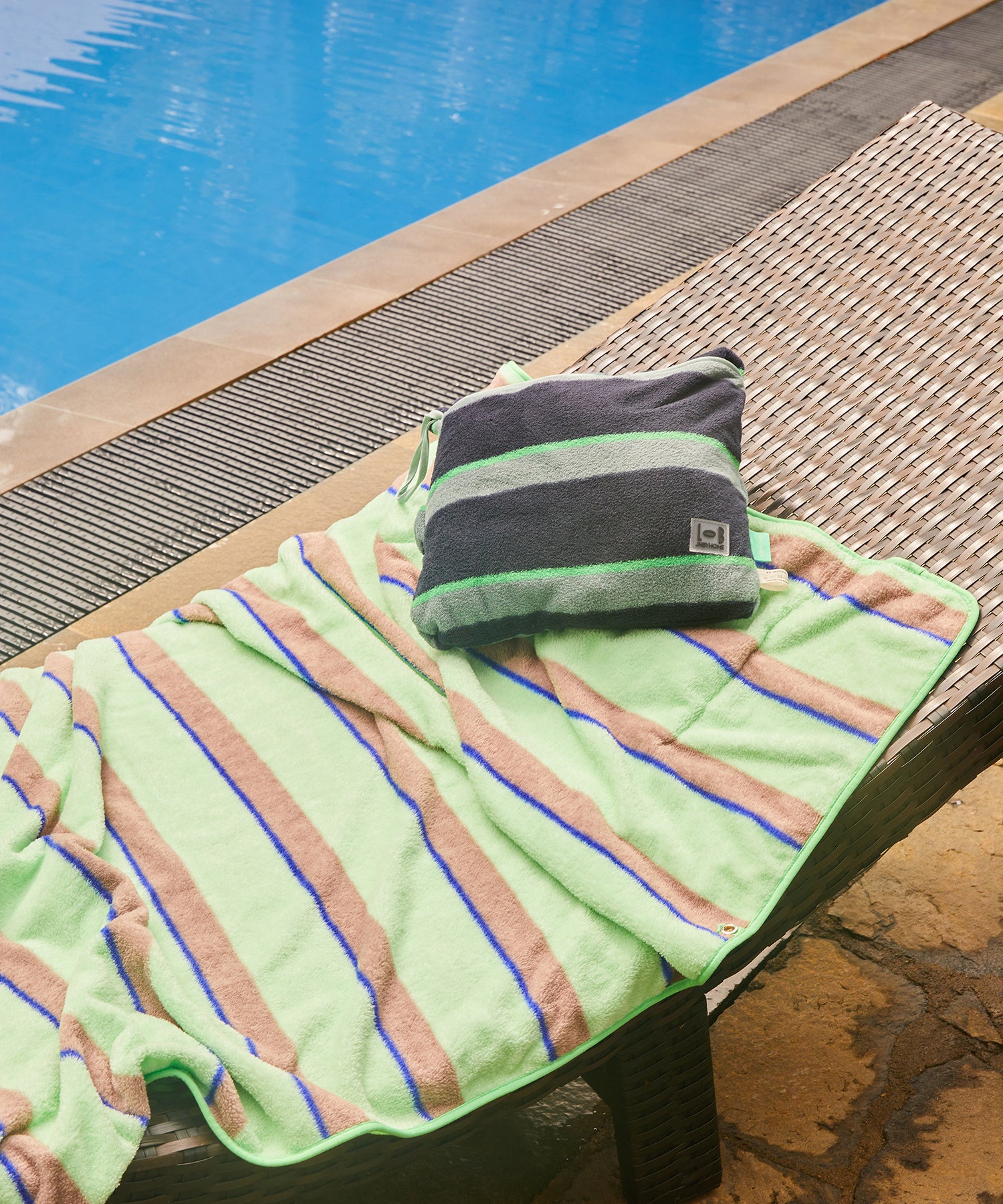 HOME Compact Fluffy Blanket Towel